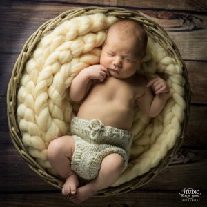 Séance photo de bébé / nouveau-né en studio