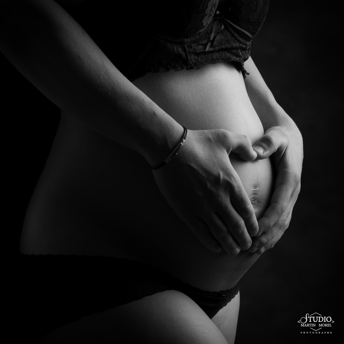 Séance photo de grossesse en studio - Studio Martin Morel