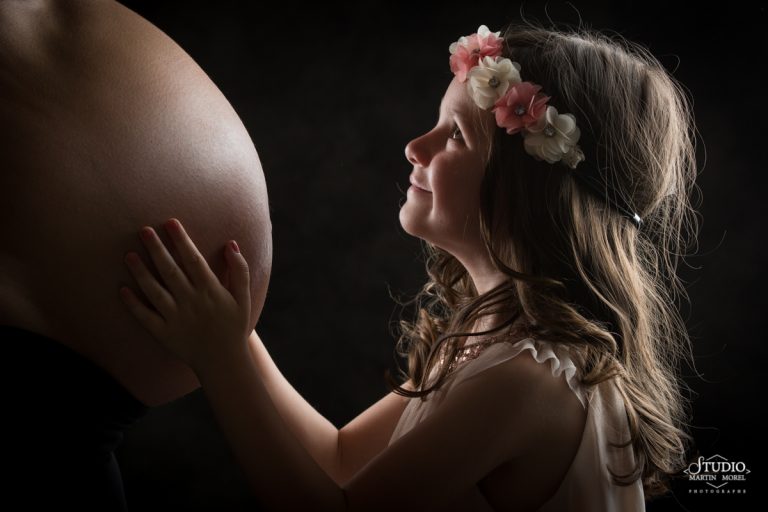 Femme enceinte et petite fille Studio Martin Morel photographe grossesse Grenoble