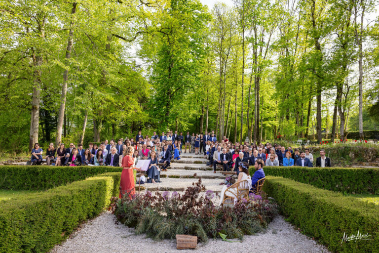 Le domaine de la Chartrognière permet d'accueillir une cérémonie extérieure dans un décor magique très arboré
