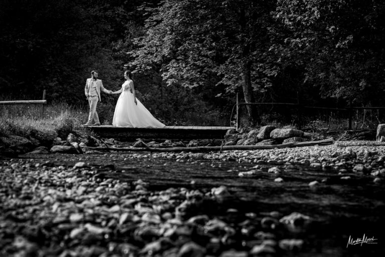 Une rivière, un pont et des mariés ! Le cocktail gagnant pour un paysage unique