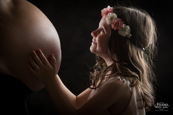 Femme enceinte et petite fille Studio Martin Morel photographe grossesse Grenoble