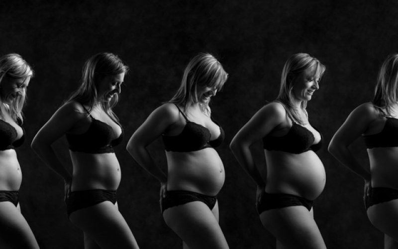 Photo de femme enceinte suivi de grossesse Studio Martin Morel photographe grossesse Grenoble